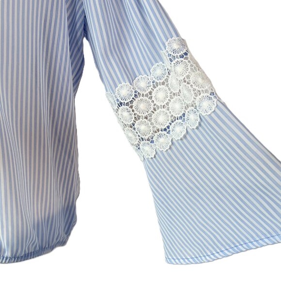💙Self Esteem Romantic Lace & Stripe Blouse size XL - Picture 3 of 10